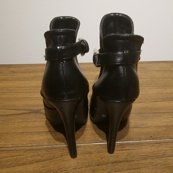 Shoes - Picture 2 of 4